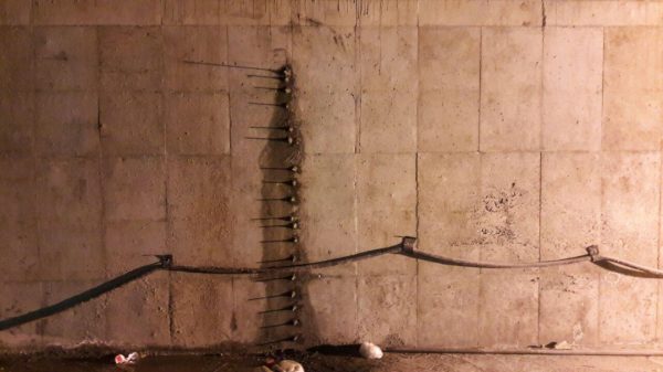 چگونه می توان اجزای ساختمان را بر اساس نوع فشار آب وارد بر آن آب بندی کرد؟